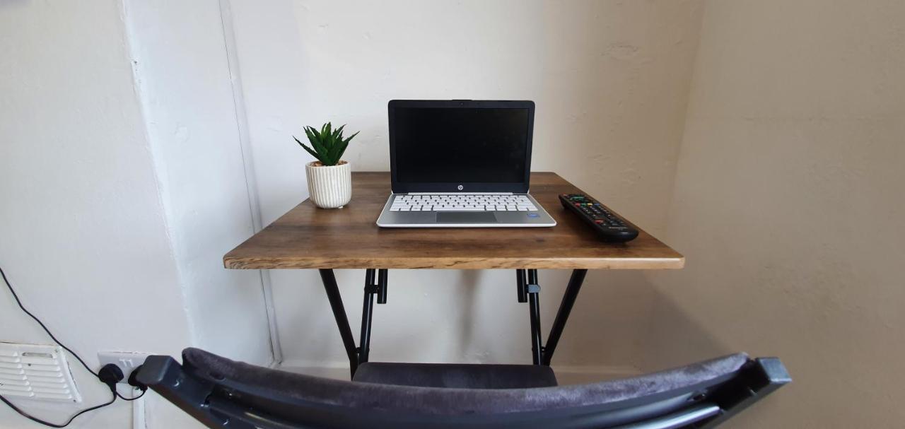 Fast Broadband, Budget Stay, Free Netflix. Кардиф Екстериор снимка