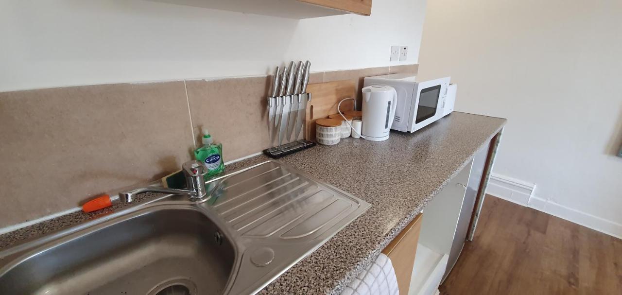 Fast Broadband, Budget Stay, Free Netflix. Кардиф Екстериор снимка